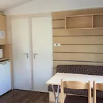 مكان تخييم Mobil-home 4 Pers Avec Terrasse A - Api-1-52-195
